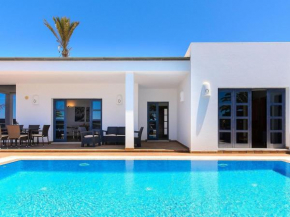 Beautiful holiday home in Playa Blanca with pool
